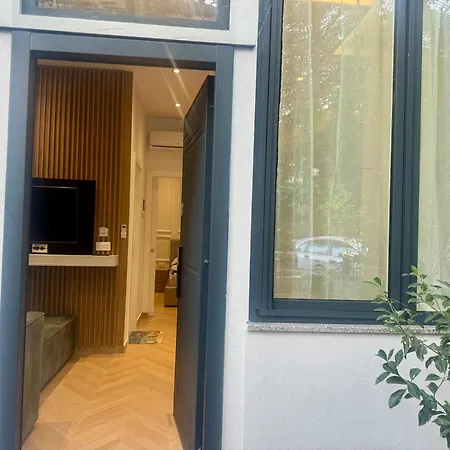 Garden Premium Mali Robit * Golem (Tirana)