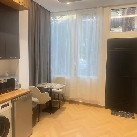 Garden Premium Mali Robit Golem (Tirana)