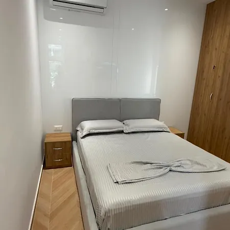 Garden Premium Mali Robit Golem (Tirana)