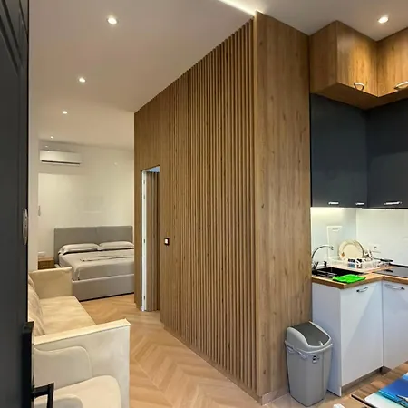 Garden Premium Mali Robit * Golem (Tirana)