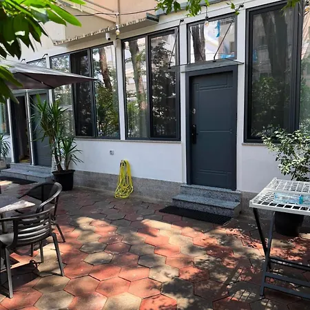 Garden Premium Mali Robit * Golem (Tirana)